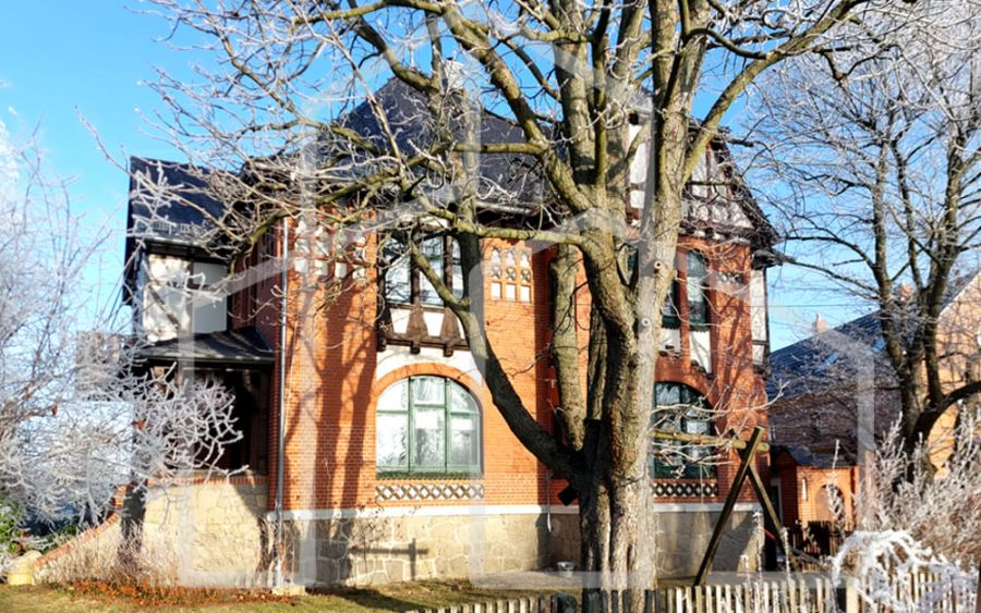 junges-paar-beim-einzug-Fronz-und-Pabst-Immobilienbetreuung-Hohenheida